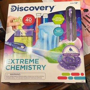 Discovery Extreme Chemistry Kit
